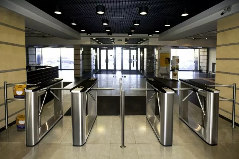 Контроль входа и турникеты в Бизнес центре в Мелитополе